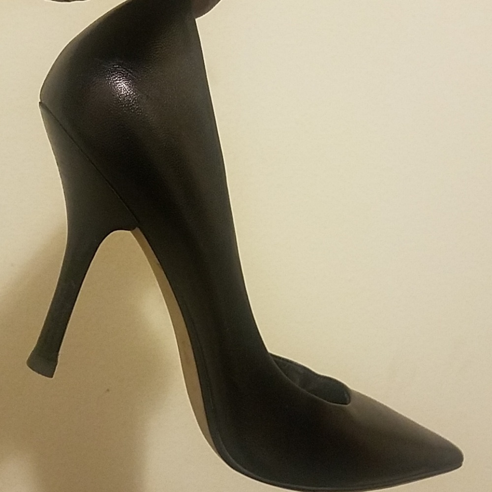 GUESS Pumps - Picture 5 of 5